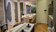 Apartamento decorado do PIM Vila Sônia com cozinha planejada integrada à sala